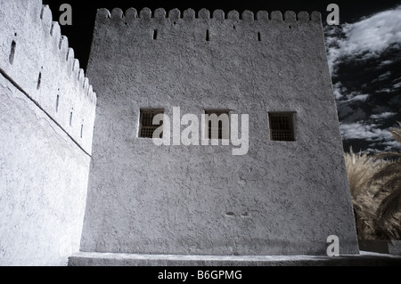 Immagini a infrarossi di Khasab Castello, Musandam, Oman utilizzando il falso colore e il canale dello swapping Foto Stock