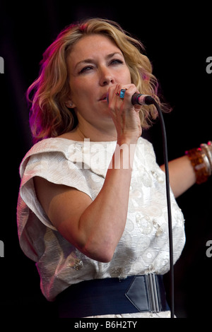 Cerys Matthews effettuando in corrispondenza di Guilfest 2008 Foto Stock