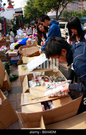 Esportazione di porcellane pilotato economia sarà sicuramente sentire i dolori del rallentamento recessione globale questa stagione di festa Foto Stock