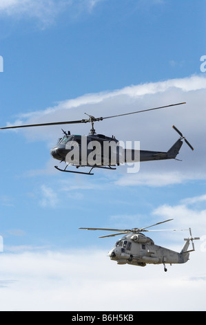 Iroquois Bell UH 1H Iroquois 205 e Seasprite elicotteri Kaman SH 2G Seasprite Warbirds su Airshow di Wanaka Foto Stock