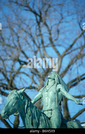 Boston USA Cyrus Dallin s scultura equestre appello per il Grande Spirito si trova all'esterno del Museo delle Belle Arti Foto Stock