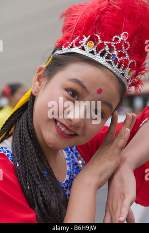 Ragazza in costume cinese Calgary Stampede Parade Alberta Canada Foto Stock