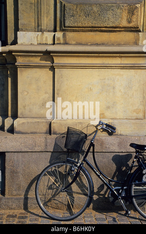 In bicicletta in Copenhagen Foto Stock