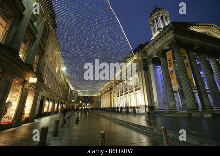 Città di Glasgow, Scozia. La Queen Street facciata neoclassica del Glasgow il Museo di Arte Moderna (GoMA) a Natale. Foto Stock