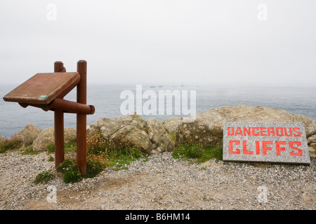 Scogli pericolosi segno a Land's End in Cornovaglia a sud-ovest di punta in Inghilterra Foto Stock