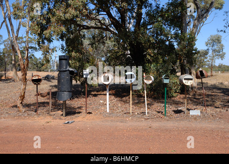 Linea nelle cassette delle lettere di una strada di campagna in Country Western Victoria Foto Stock