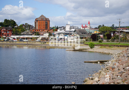 Vista di Puerto Varas, compresa la chiesa, Puerto Varas, Cile Foto Stock