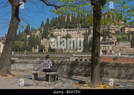 Verona Castel San Pietro il fiume Adige Veneto Italia Aprile 2008 Foto Stock