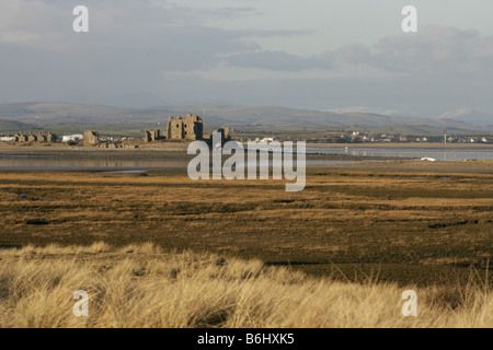 Piel castello su Piel Island da salmastra a Walney Island Cumbria Foto Stock