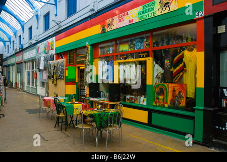 Il cafe ristorante nel Villaggio Mercato di Brixton Londra Inghilterra REGNO UNITO Foto Stock