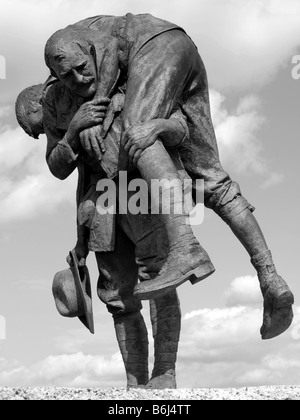 Il 'Cobbers' statua per commemorare WW1 nell'Australian Memorial Park, Fromelles, Francia Foto Stock