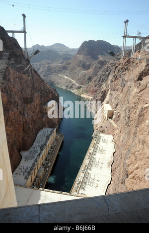 La diga di Hoover - costruzione sul fiume Colorado sezione a ponte alla Diga di Hoover Progetto Bypass raggiunge nel vuoto Foto Stock