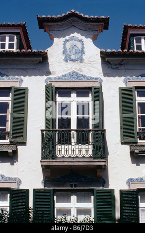 Una casa tipica facciata in Sintra vicino Lisbona decorate con tradizionale blu azulejo piastrelle Sintra Portogallo Foto Stock