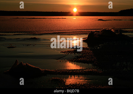 Tramonto sul mare bianco in Carelia, Russia Foto Stock