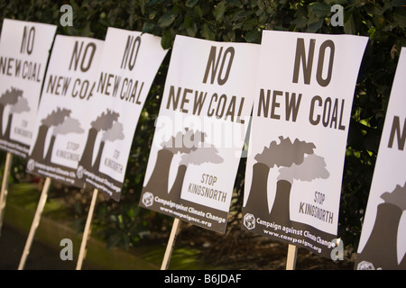 Banner di protesta a un cambiamento climatico nel rally di Londra Dicembre 2008 Foto Stock