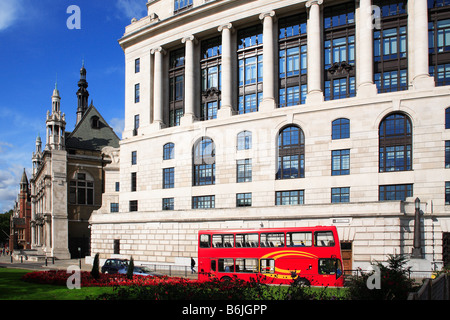 La Unilever ufficio edificio Embankment City of London Inghilterra England Foto Stock