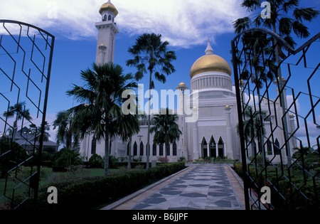 Asia sud-orientale, nei pressi di Malaysia, Brunei Bandar Seri Begawan, sultano Omar Ali Saifuddin Moschea in Campidoglio. Foto Stock