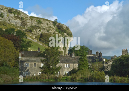 Kilnsey Crag in Wharfedale nel Yorkshire Dales Foto Stock