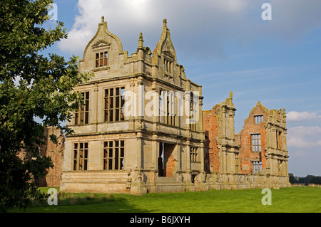 Inghilterra, Shropshire. Le rovine di Moreton Corbett castello, un castello medievale e Tudor casa padronale della famiglia Corbet. Foto Stock