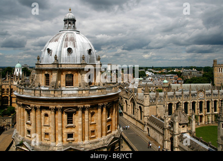 Regno Unito Inghilterra; Oxford. La Radcliffe Camera in Oxford visto dalla torre di Santa Maria Vergine. Foto Stock