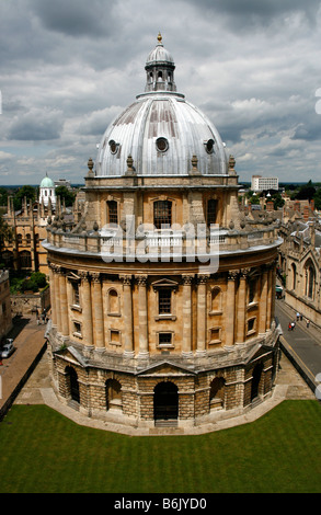 Regno Unito Inghilterra; Oxford. La Radcliffe Camera in Oxford visto dalla torre di Santa Maria Vergine. Foto Stock