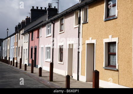 Una fila di case a schiera a Lampeter (Llanbedr Pont Steffan) Ceredigion nel Galles. Foto Stock