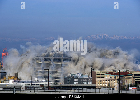 Kingdome Sports Arena implosione cablato con esplosivi pronto per implosione a 8 30 am 26 marzo 2000 Seattle Washington Foto Stock