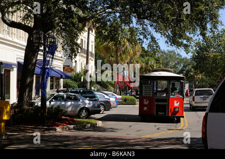 Centro citta' proprietà Fernandina Beach Amelia Island Florida USA e carrello di servizio turistico Foto Stock