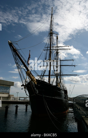 Città di Dundee, in Scozia. I tre alberi Royal Ricerca nave RRS Discovery ormeggiata in banchina di scoperta a scoprire il punto. Foto Stock