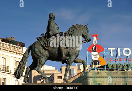 Statua di re Carlos III di Spagna in Puerta del Sol Foto Stock