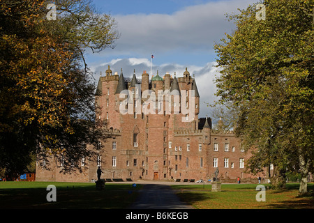 Glamis Castle ex royal hunting lodge home del Bowes Lyon famiglia costruita nel XV XVI secolo Angus Scozia UK Foto Stock