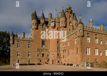 Glamis Castle ex royal hunting lodge home del Bowes Lyon famiglia costruita nel XV XVI secolo Angus Scozia UK Foto Stock