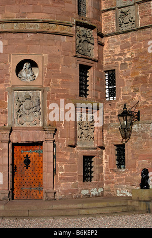 Glamis Castle ex royal hunting lodge home del Bowes Lyon famiglia costruita nel XV XVI secolo Angus Scozia UK Foto Stock