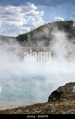 Excelsior Geyser cratere, Grand Prismatic Spring, Midway Geyser Basin, il Parco Nazionale di Yellowstone, Wyoming USA Foto Stock