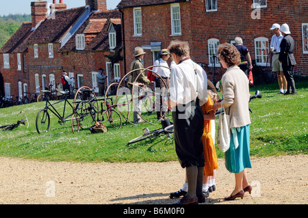 Veterano cicli a Buckler s Hard Beaulieu Hants Foto Stock