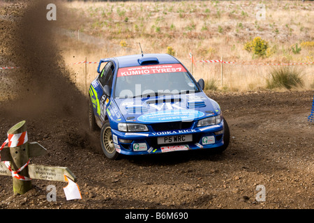 Alan Cookson e Julian Wilkinson nella loro Subaru Impreza WRC, 2008 Rallye Sunseeker Foto Stock