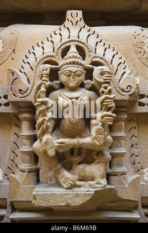 Scolpite statue in arenaria tempio Jain Jaisalmer Foto Stock