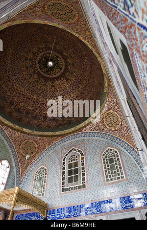 Camera da letto padiglione di Murad III, l'harem, Topkapi Saray Palace, Istanbul, Turchia Foto Stock