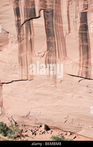 Teleobiettivo con panoramica della casa di antilope rovine nel canyon del Muerto al Canyon De Chelly National Monument in Arizona Foto Stock