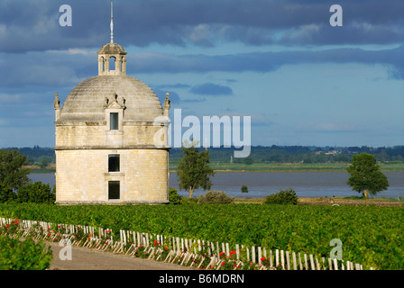 Pauillac France Chateau Latour Pigeonnier Pidgeon house si trova tra i vigneti di estuario Gironde nella rassegna Foto Stock