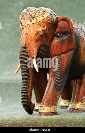 Legno scolpito elephant Foto Stock