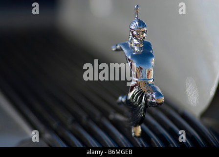 Un soldato romano ornamento del cofano su una vettura in occasione di una mostra. Foto Stock