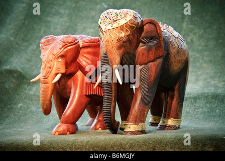 Legno scolpito elephant Foto Stock