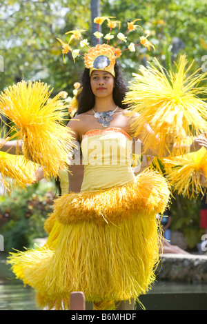 LA'IE, HI - Luglio 26: performance di danza a Hawaii è il Centro Culturale Polinesiano. Foto Stock