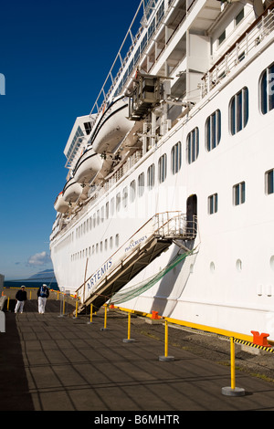 L'ex nave da crociera P & o Artemis (1984), ora MV Artania, ormeggiato ad Akureyri, nel nord dell'Islanda. Foto Stock