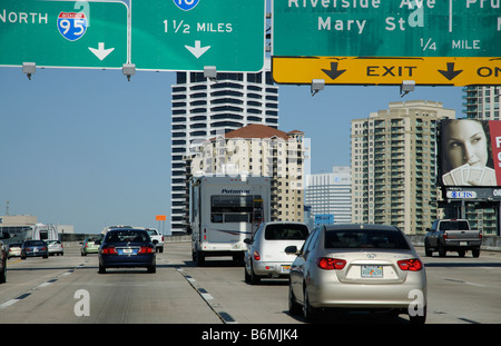 L'HO 95 Interstate Highway traffico in direzione nord a Jacksonville in Florida del Nord STATI UNITI D'AMERICA Foto Stock