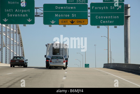 L'HO 95 Interstate Highway traffico in direzione nord del nord della Florida USA Foto Stock