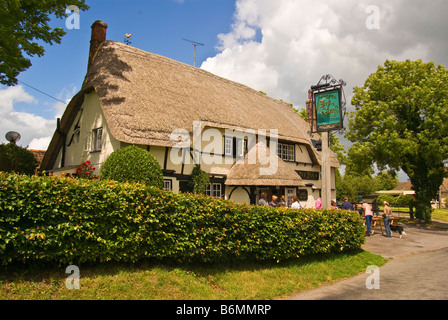 Con il tetto di paglia Ivy Inn di Heddington WILTSHIRE REGNO UNITO Foto Stock