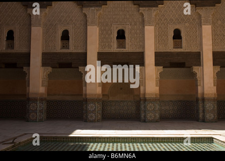 Pilastri in Ali ben Youssef Medersa, Marrakech, Marocco Foto Stock