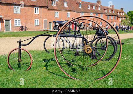 Veterano cicli a Buckler s Hard Beaulieu Hants un veterano di triciclo Foto Stock